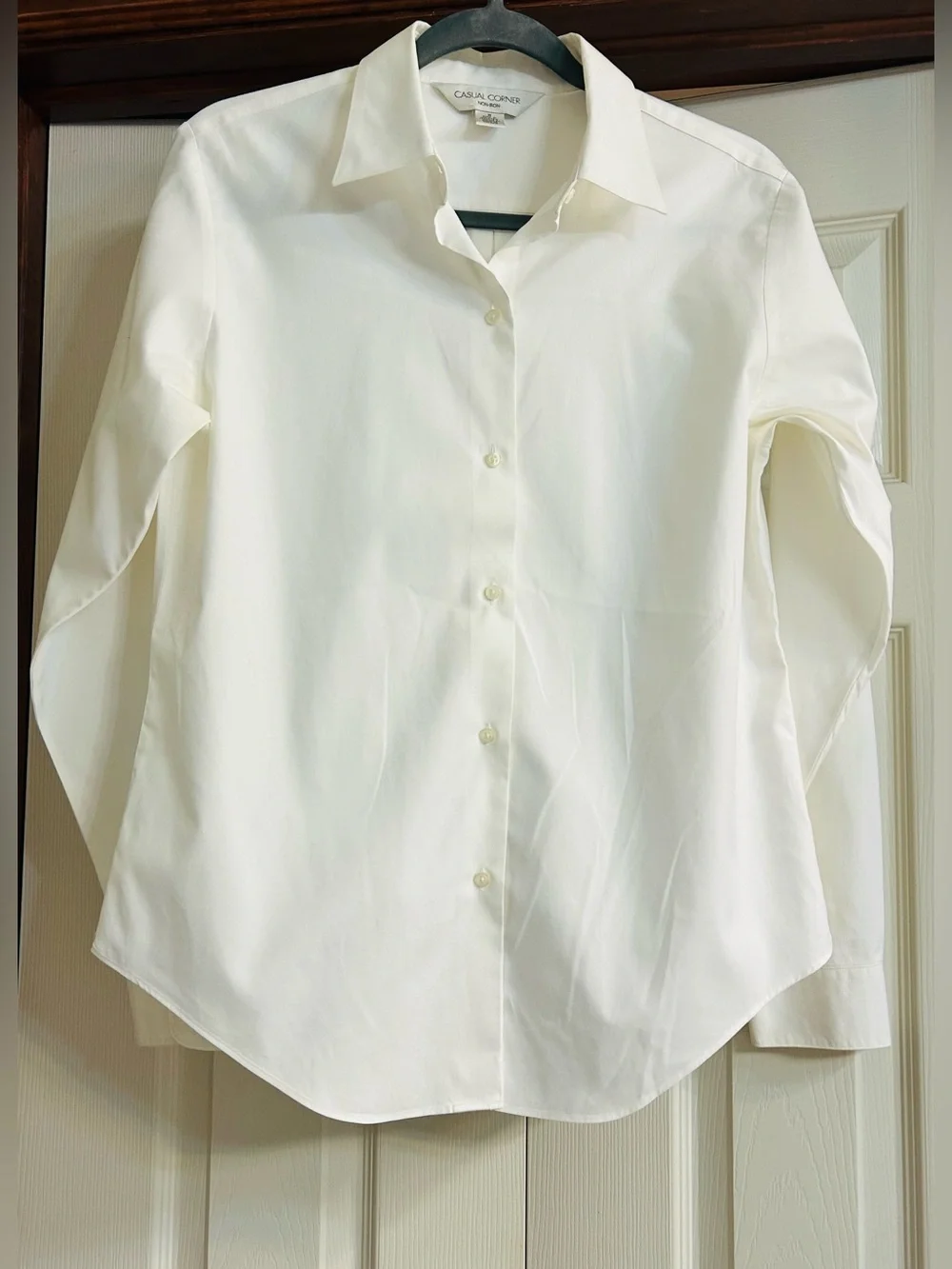 Casual Corner Vintage Women's Off-White Classy Button-Up Blouse